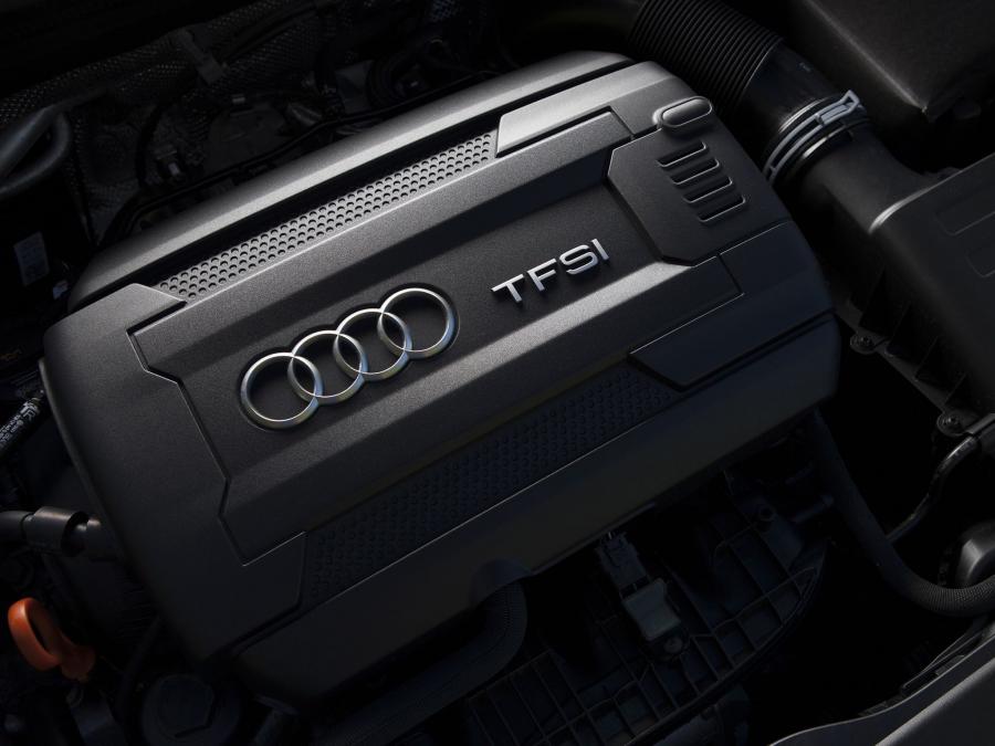 Моторный отсек Audi A3 Sportback 1.8T (8V) 2013 года  (AU) (фото 3 из 12)